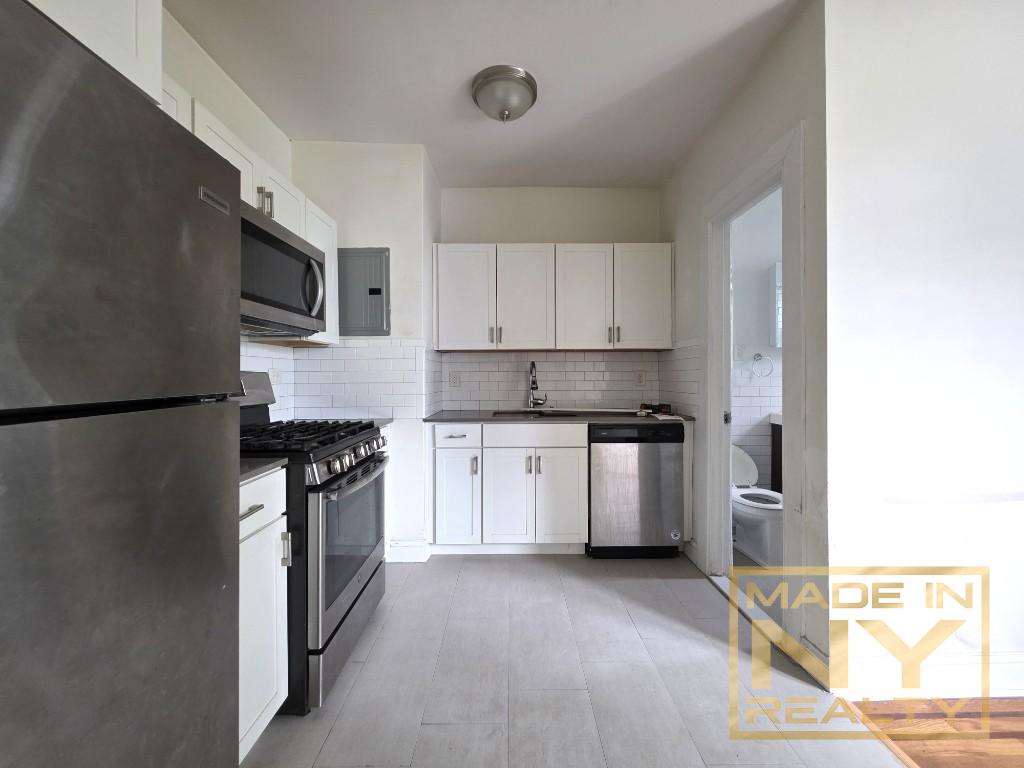 25-21 31st Avenue B54 Astoria Queens NY 11106
