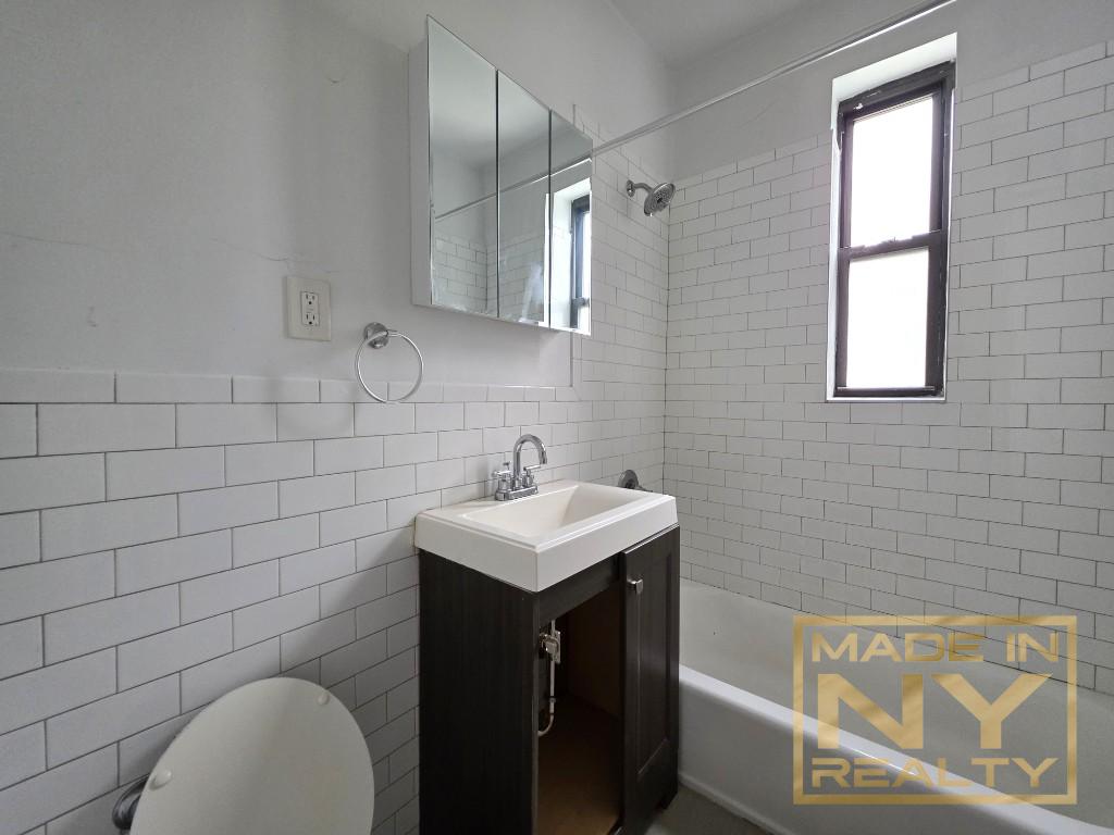 25-21 31st Avenue B54 Astoria Queens NY 11106