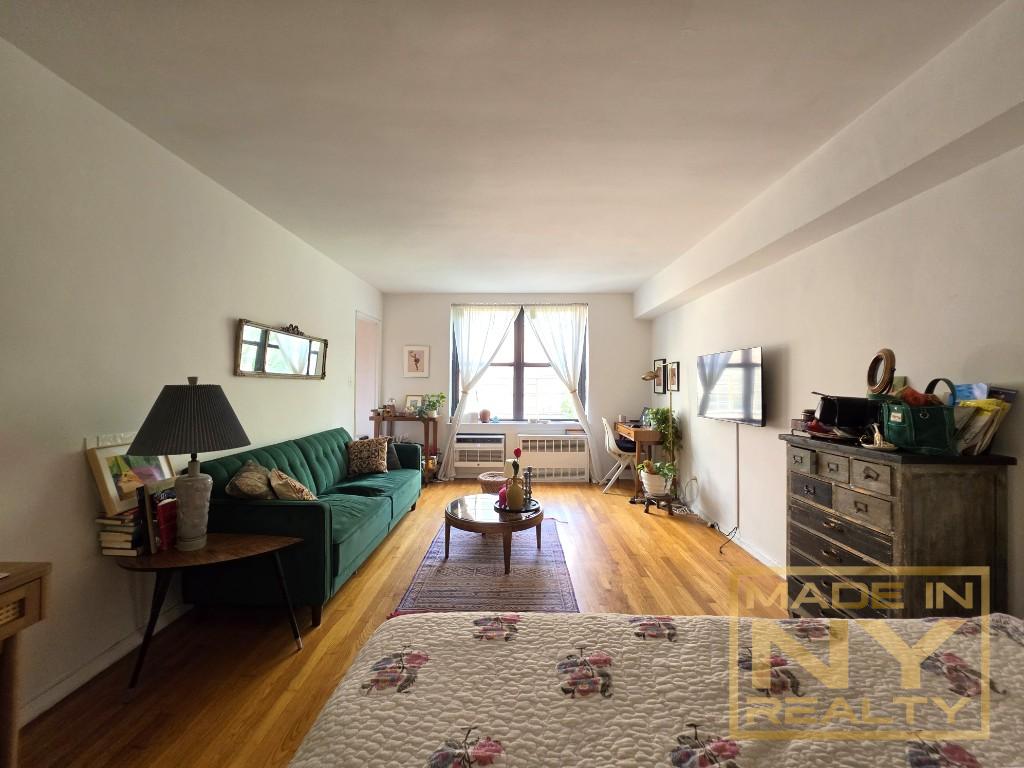 327 West 30th Street Chelsea New York NY 10001
