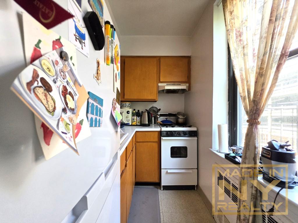 327 West 30th Street Chelsea New York NY 10001