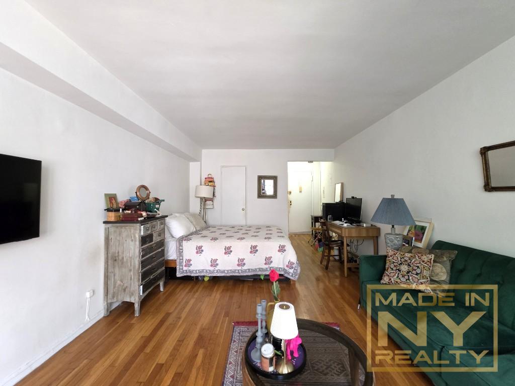 327 West 30th Street Chelsea New York NY 10001