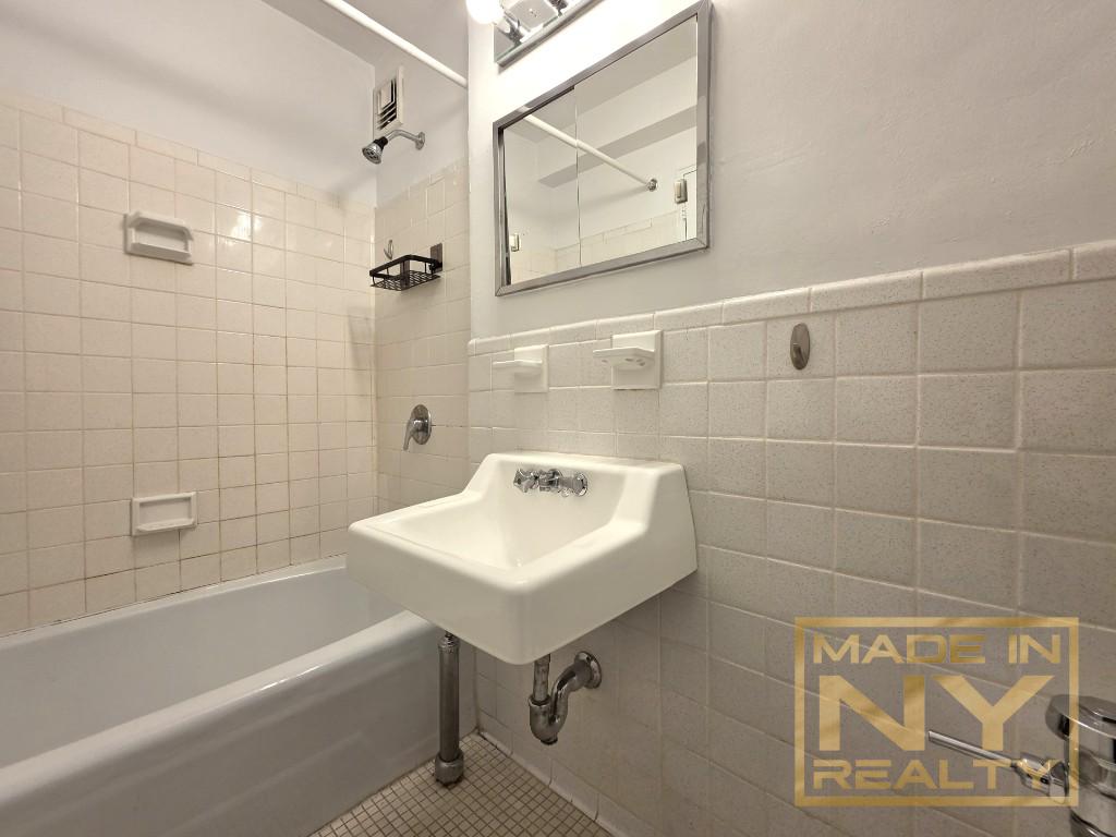 320 West 30th Street 4E Chelsea New York NY 10001