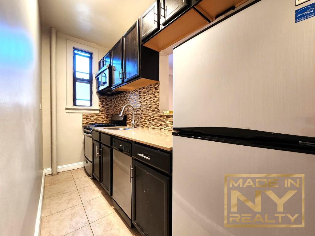 25-74 33rd Street 2C Astoria Queens NY 11102