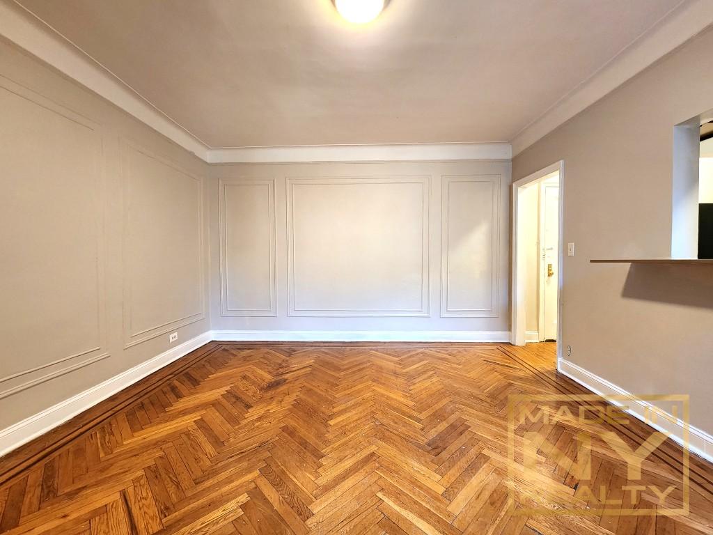 25-74 33rd Street 2C Astoria Queens NY 11102