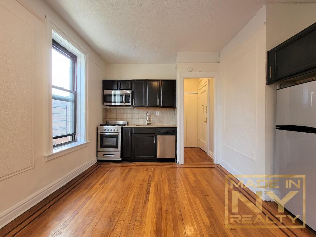 25-21 31st Avenue A52 Astoria Queens NY 11106
