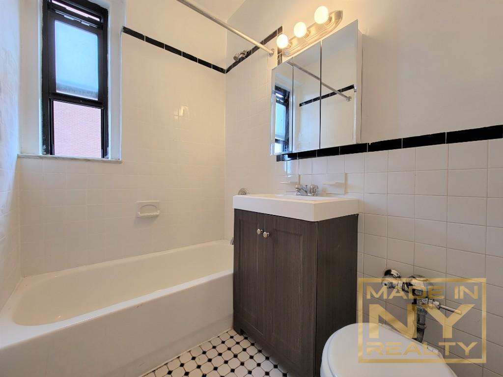 25-21 31st Avenue A52 Astoria Queens NY 11106