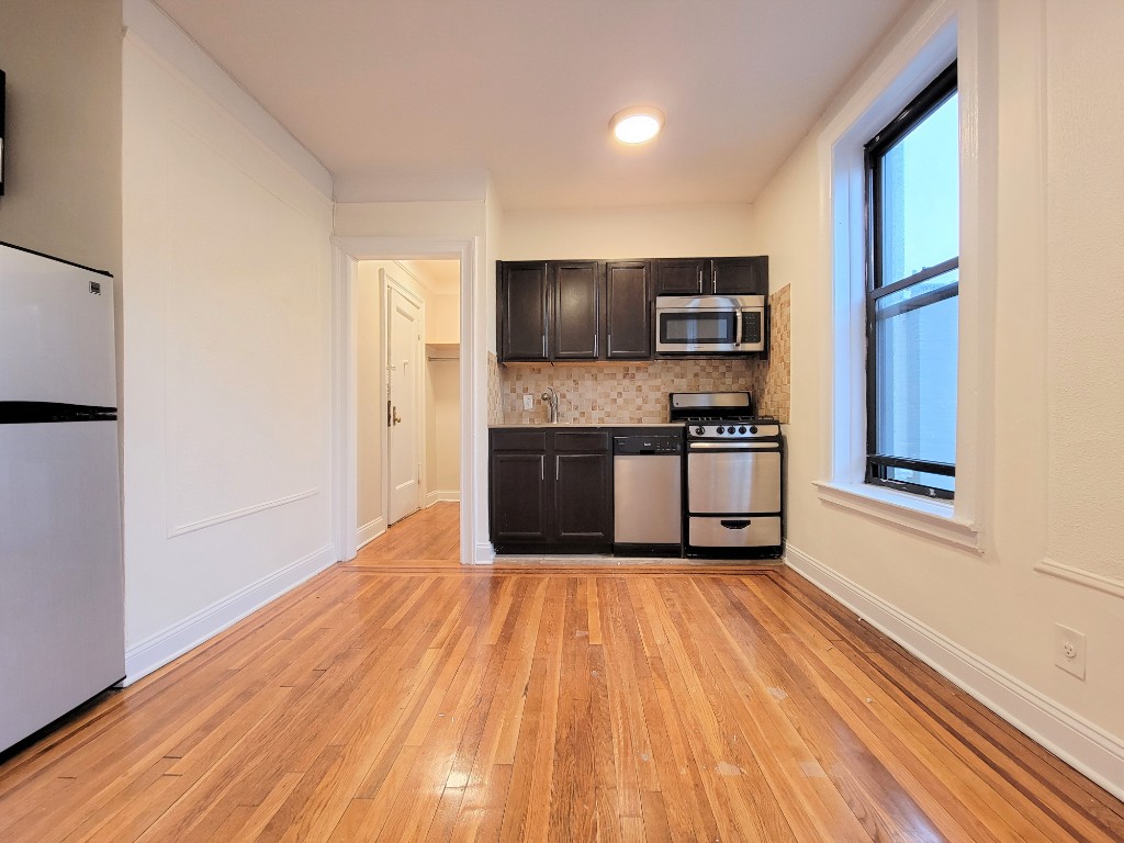 25-21 31st Avenue C42 Astoria Queens NY 11106