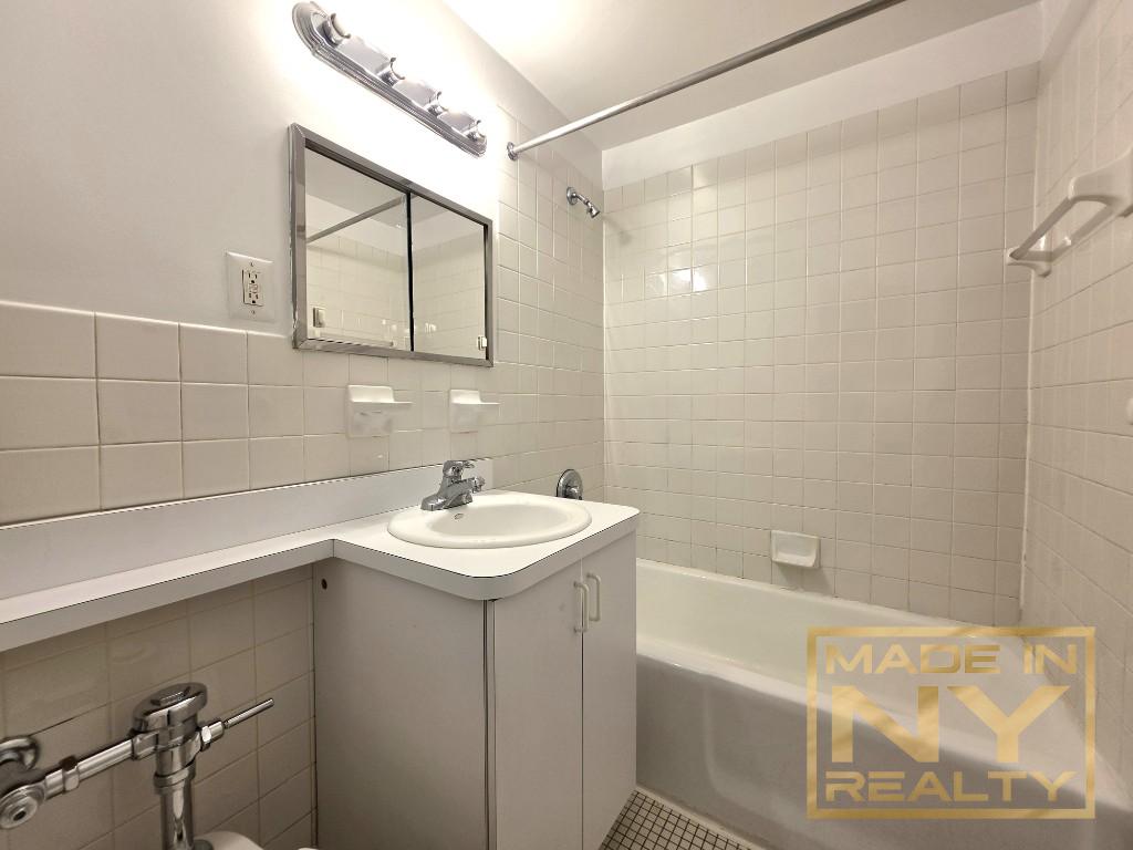 327 West 30th Street Chelsea New York NY 10001