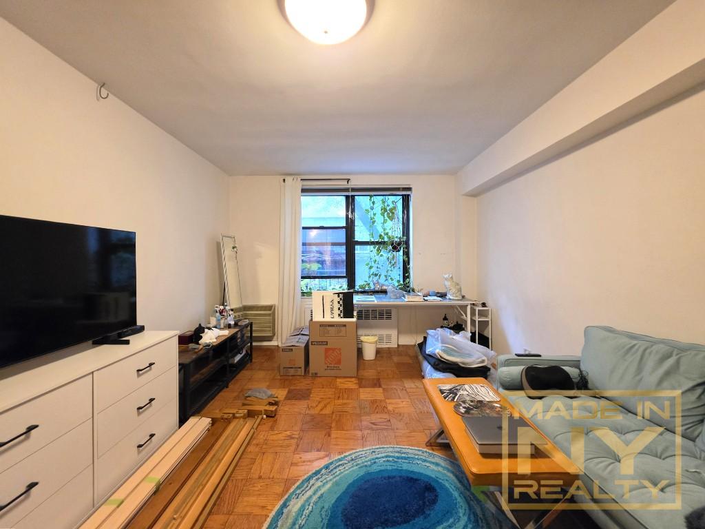 327 West 30th Street Chelsea New York NY 10001