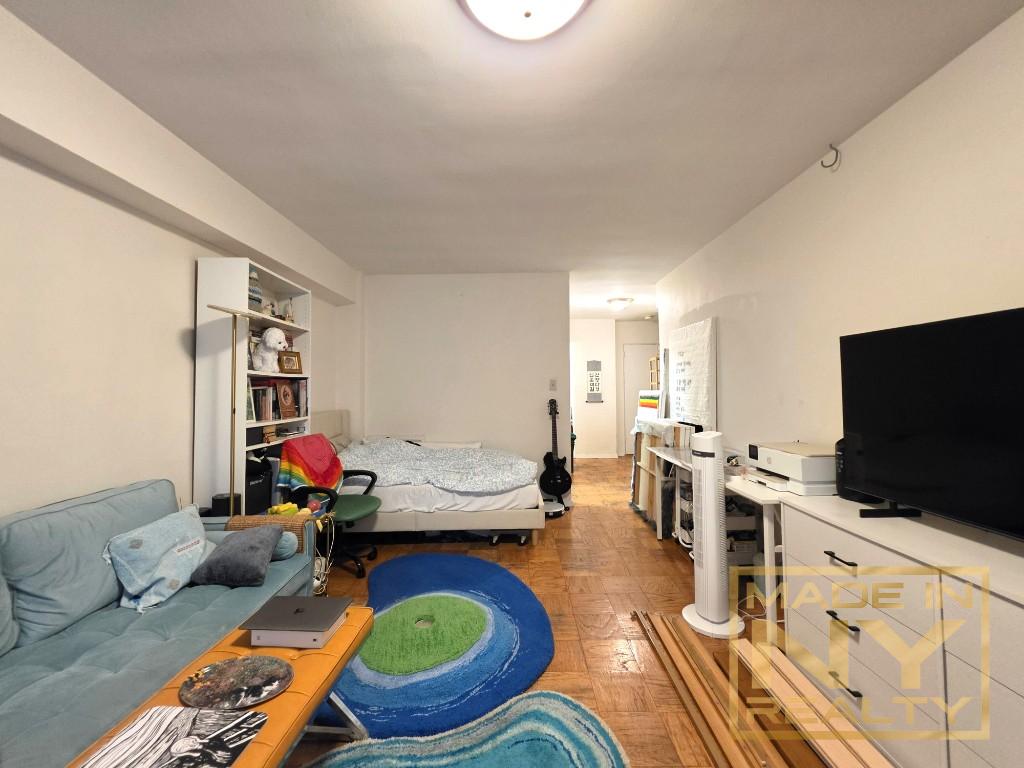 327 West 30th Street Chelsea New York NY 10001