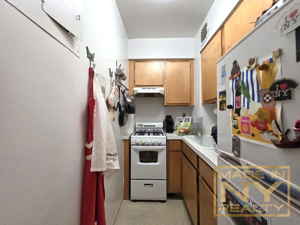 327 West 30th Street Chelsea New York NY 10001