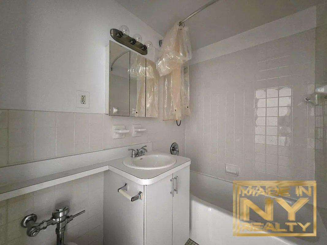 327 West 30th Street Chelsea New York NY 10001