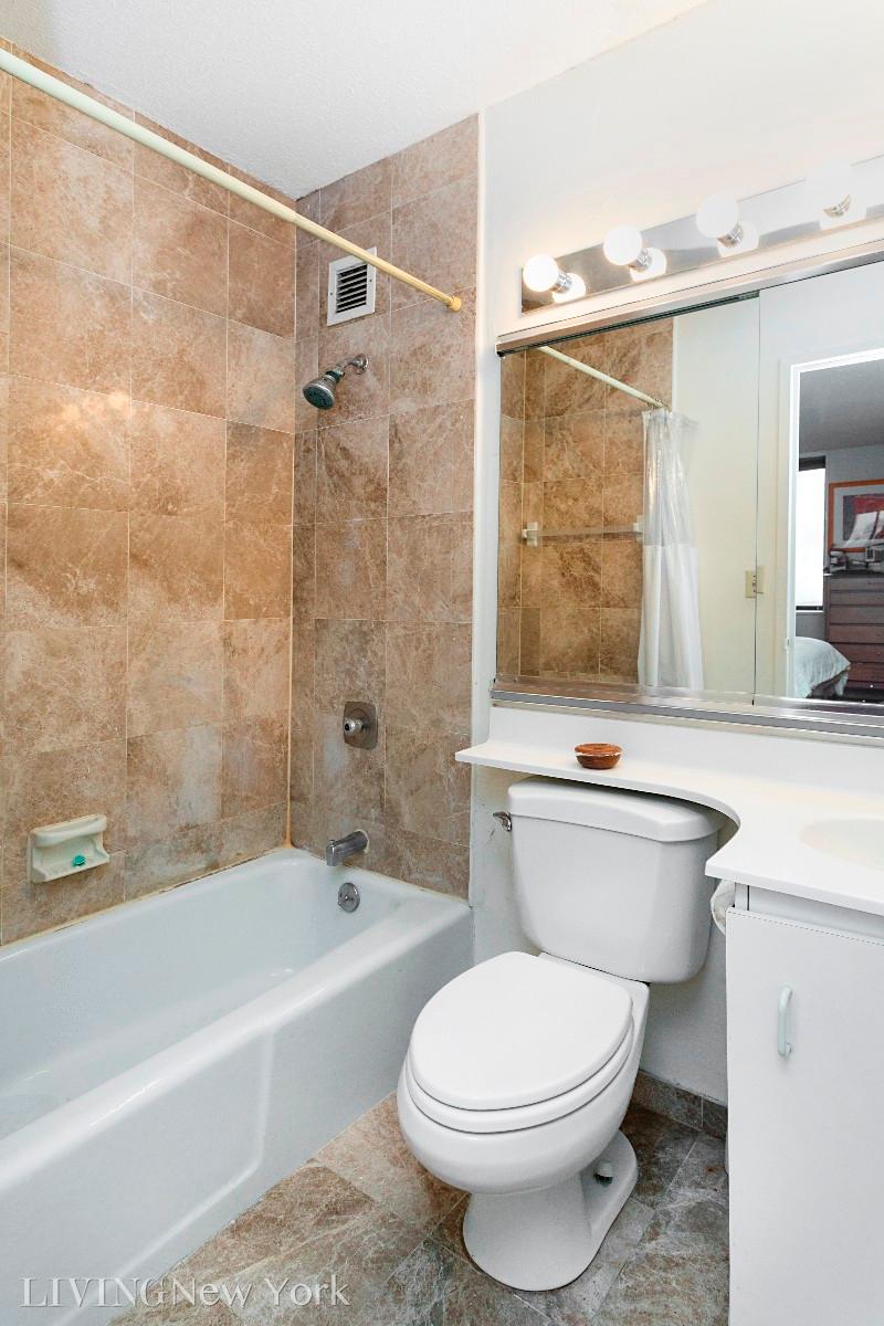 living realty llc on Living Real Estate Group Llc