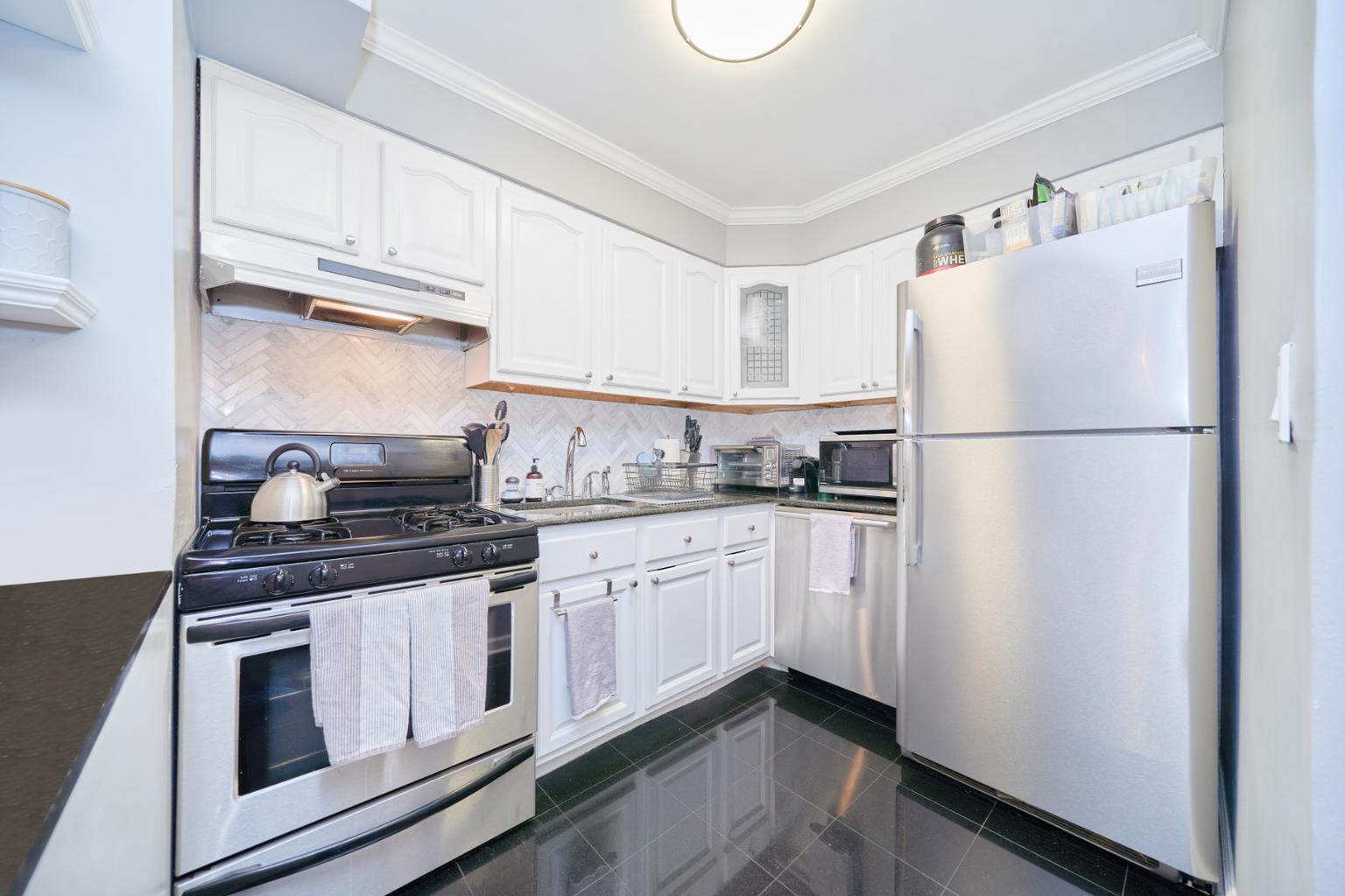 305 East 24th Street 8J Kips Bay New York NY 10010