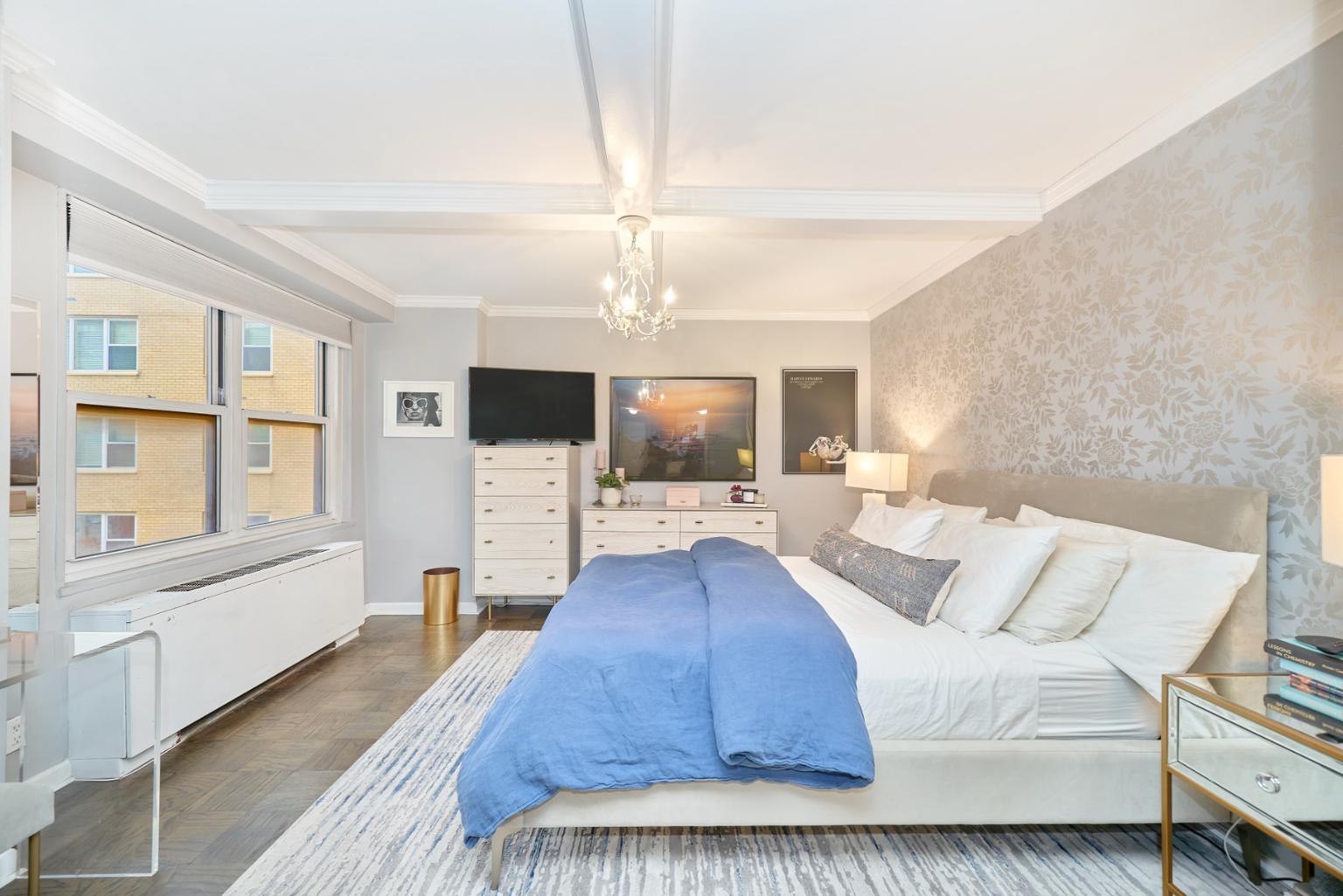 305 East 24th Street 8J Kips Bay New York NY 10010