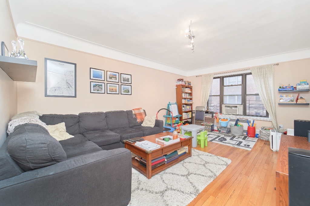 73-20 Austin Street 3Q Forest Hills Queens NY 11375