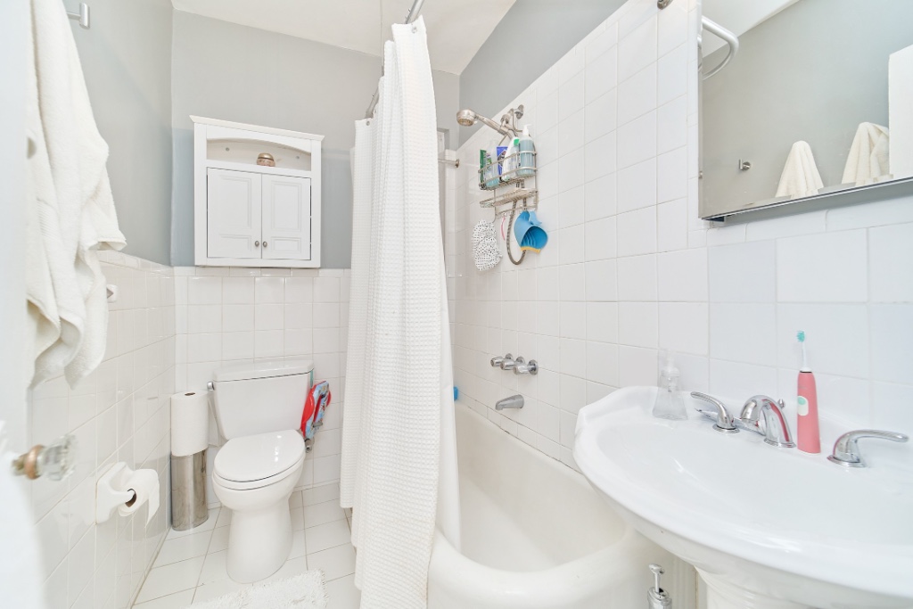 73-20 Austin Street 3Q Forest Hills Queens NY 11375