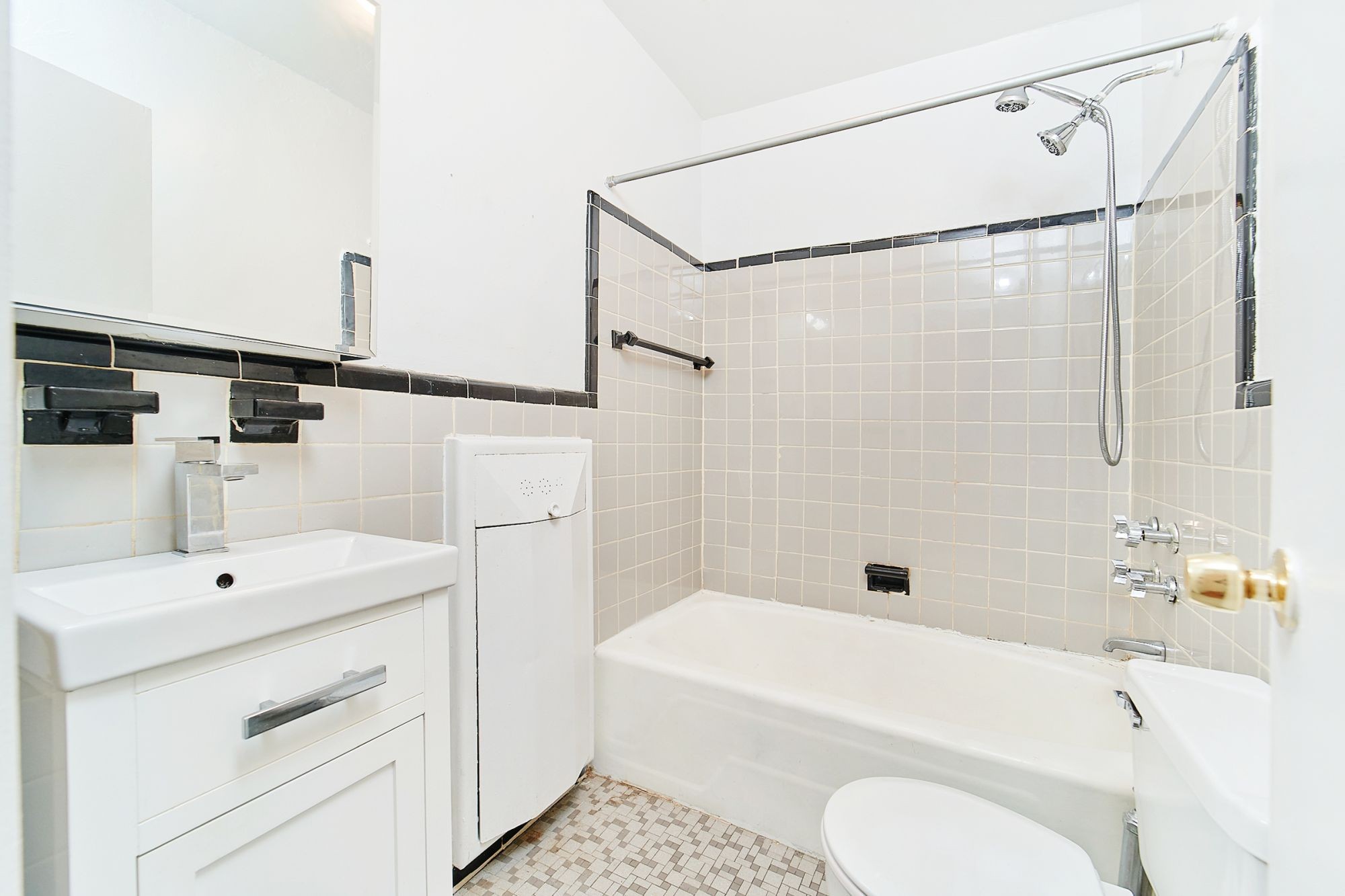 400 West 45th Street 5E Clinton New York NY 10036