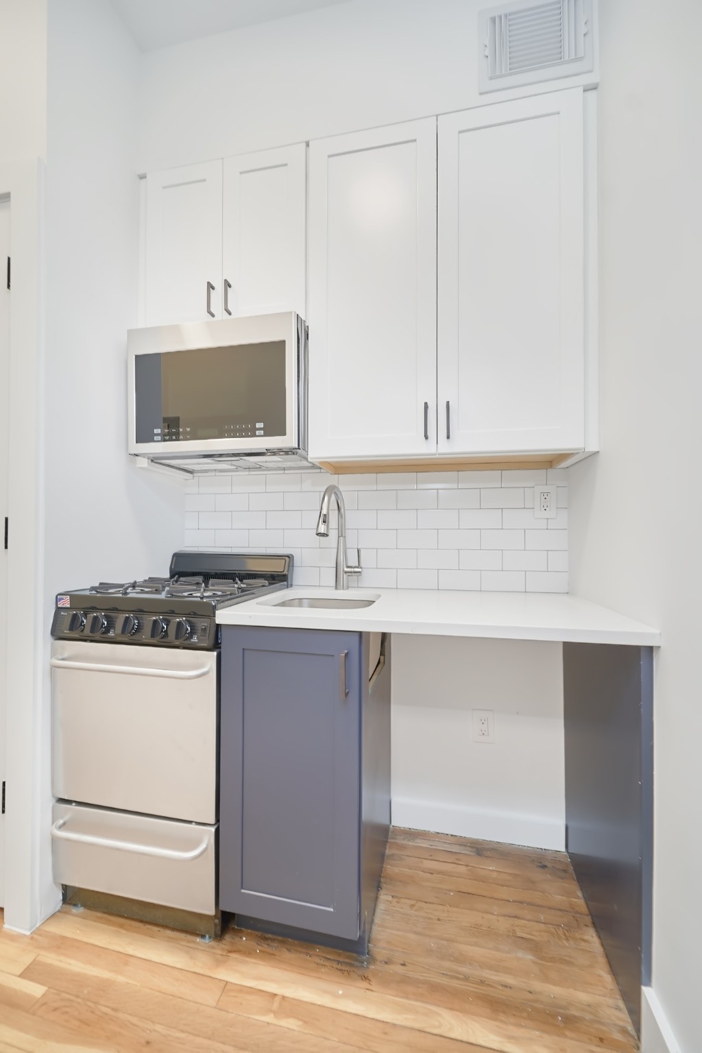 353 West 44th Street 2D Clinton New York NY 10036