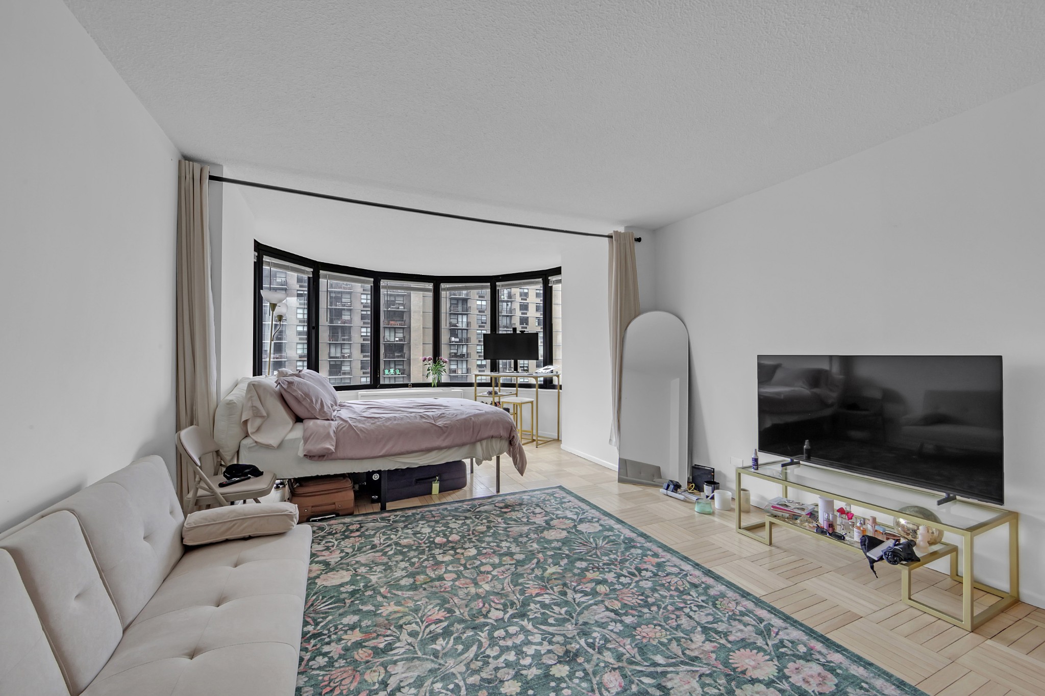 330 East 38th Street 31H Murray Hill New York NY 10016