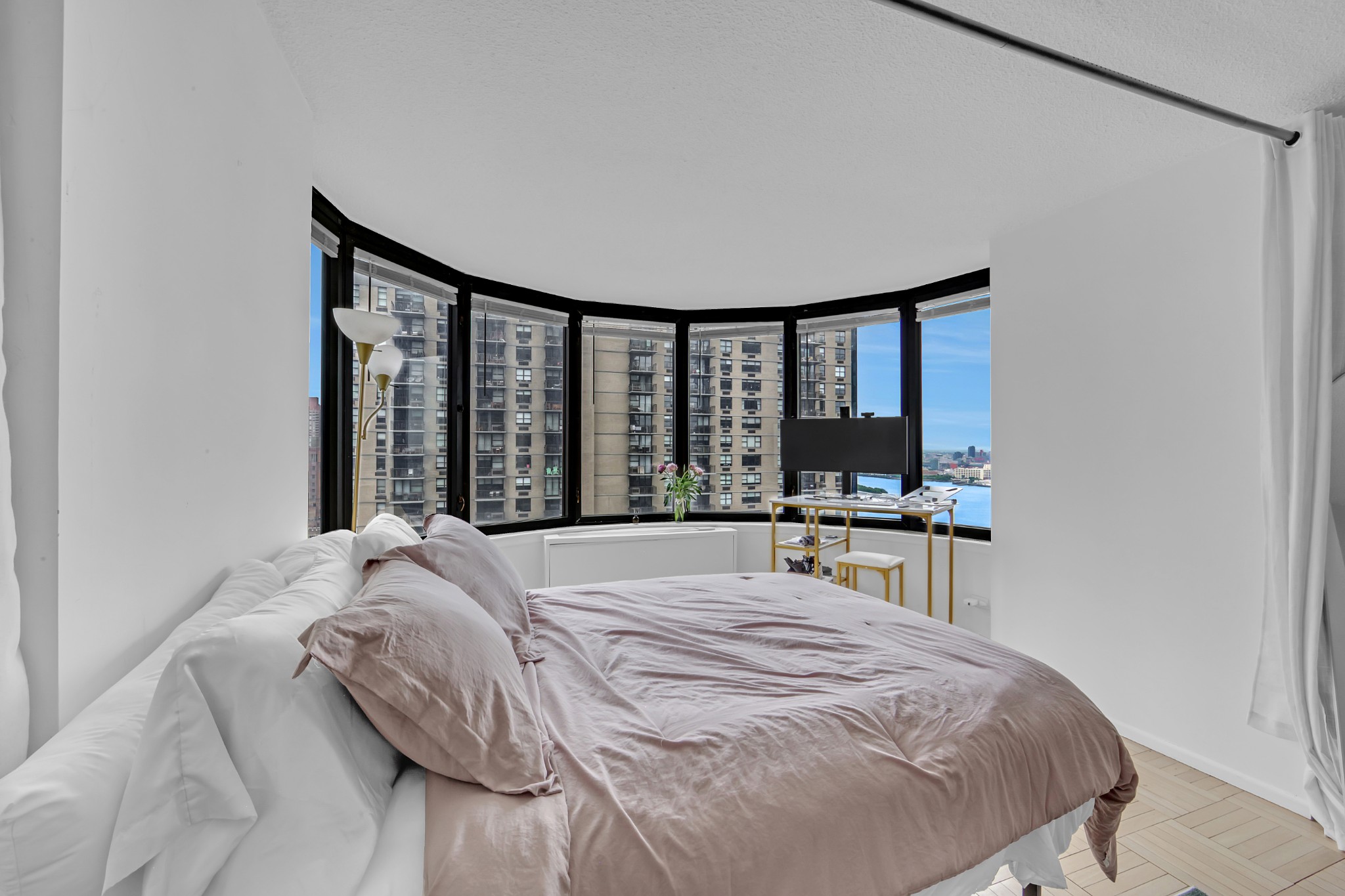 330 East 38th Street 31H Murray Hill New York NY 10016
