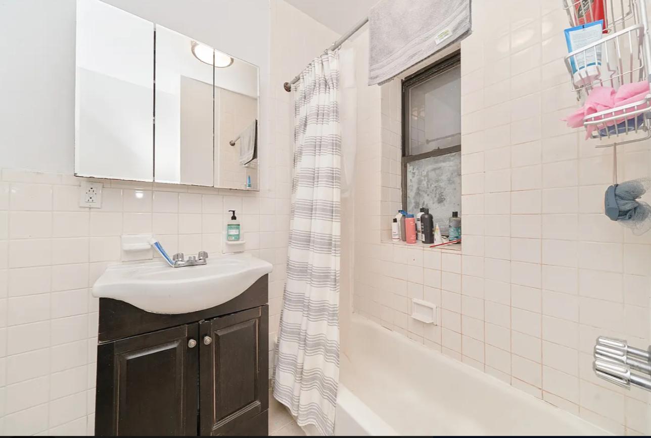 364 West 36th Street 3A Clinton New York NY 10018