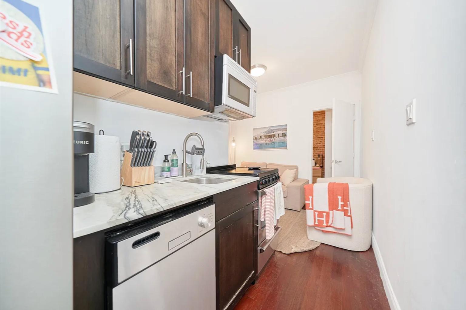211 Avenue A 6 E. Greenwich Village New York NY 10009