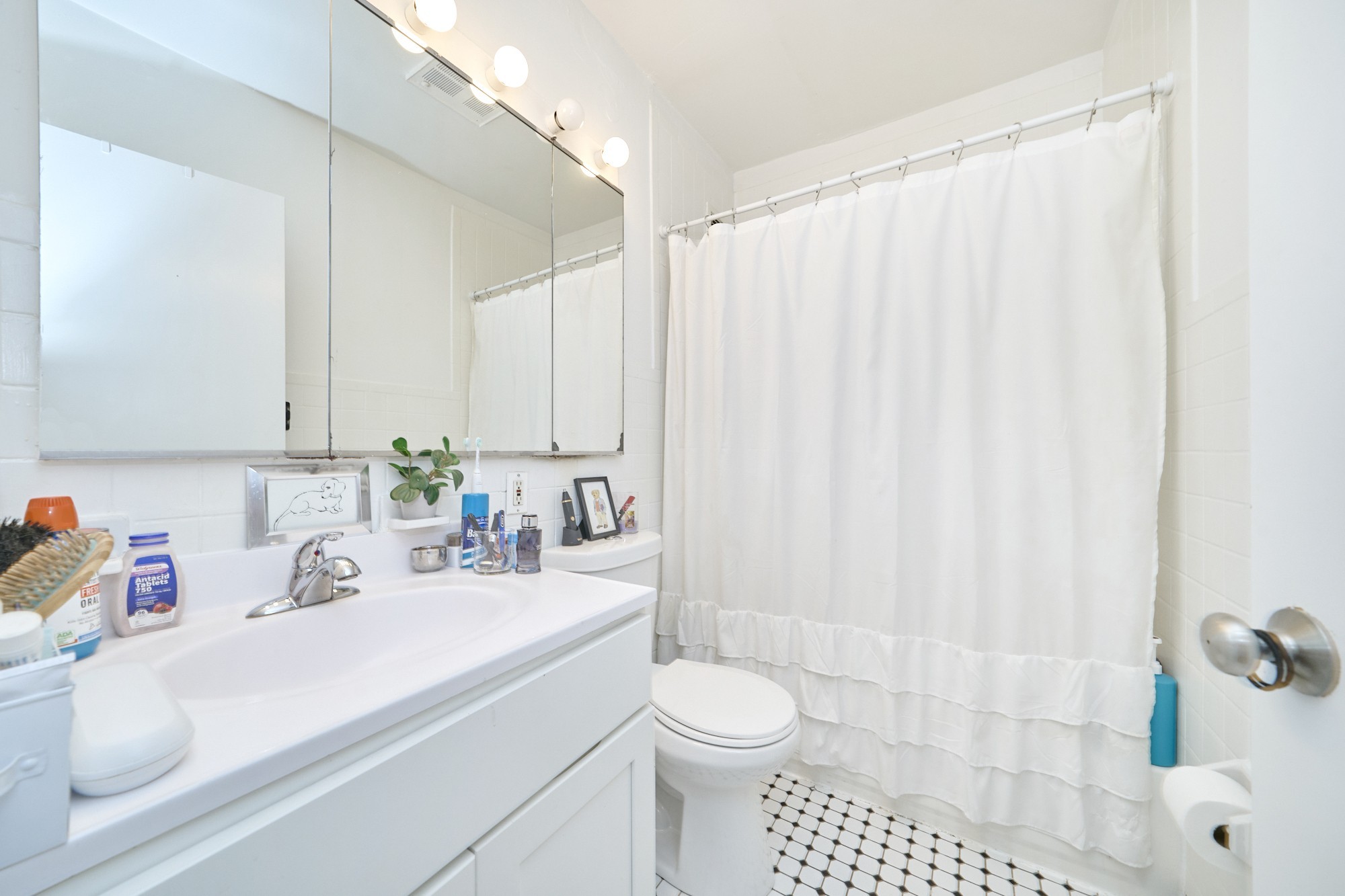 335 West 43rd Street 2B Clinton New York NY 10036
