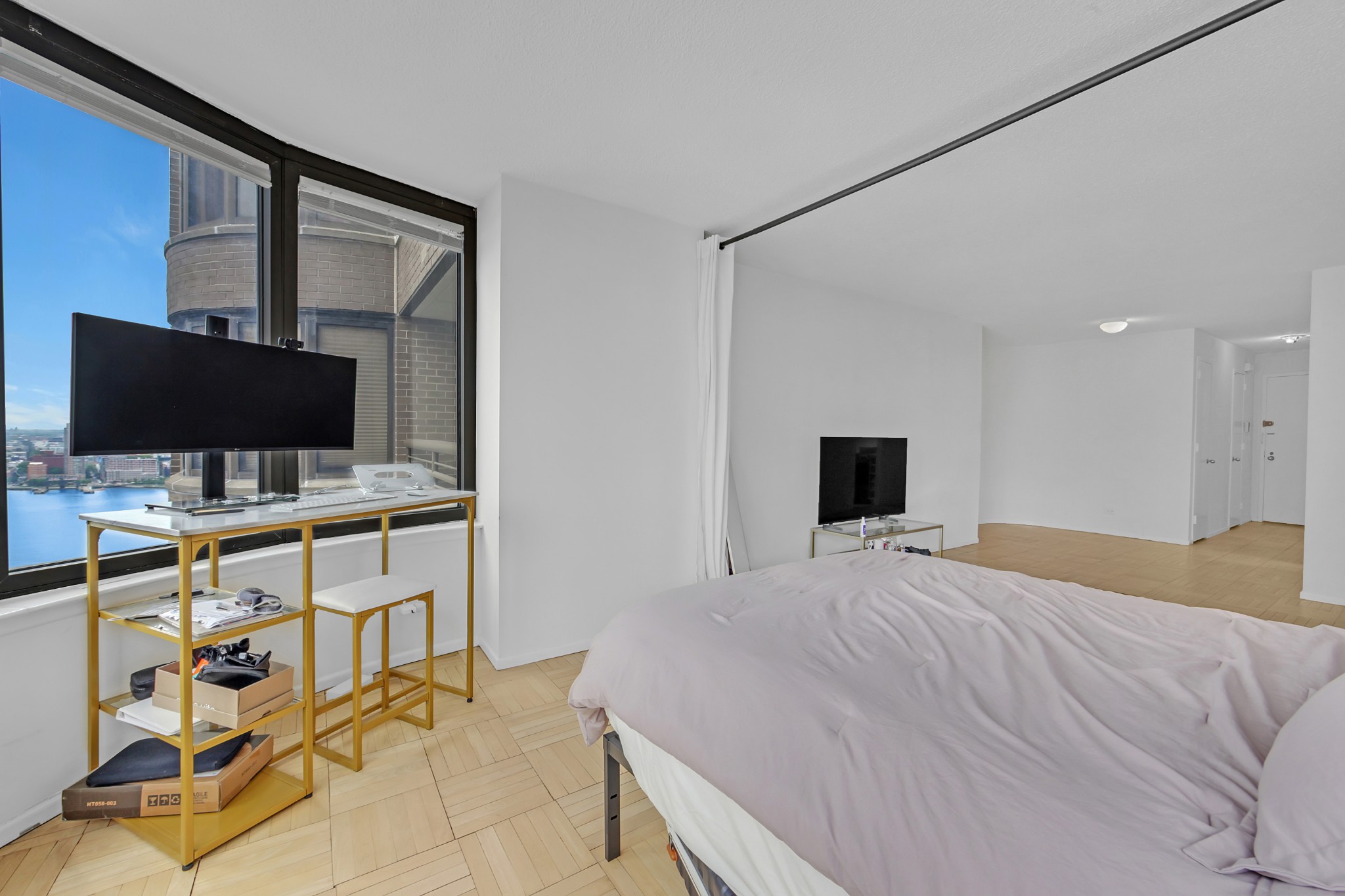 330 East 38th Street 31H1 Murray Hill New York NY 10016