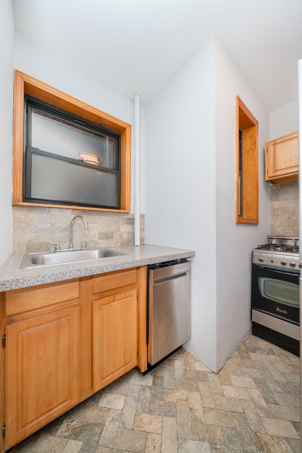 796 Ninth Avenue 44 Clinton New York NY 10019