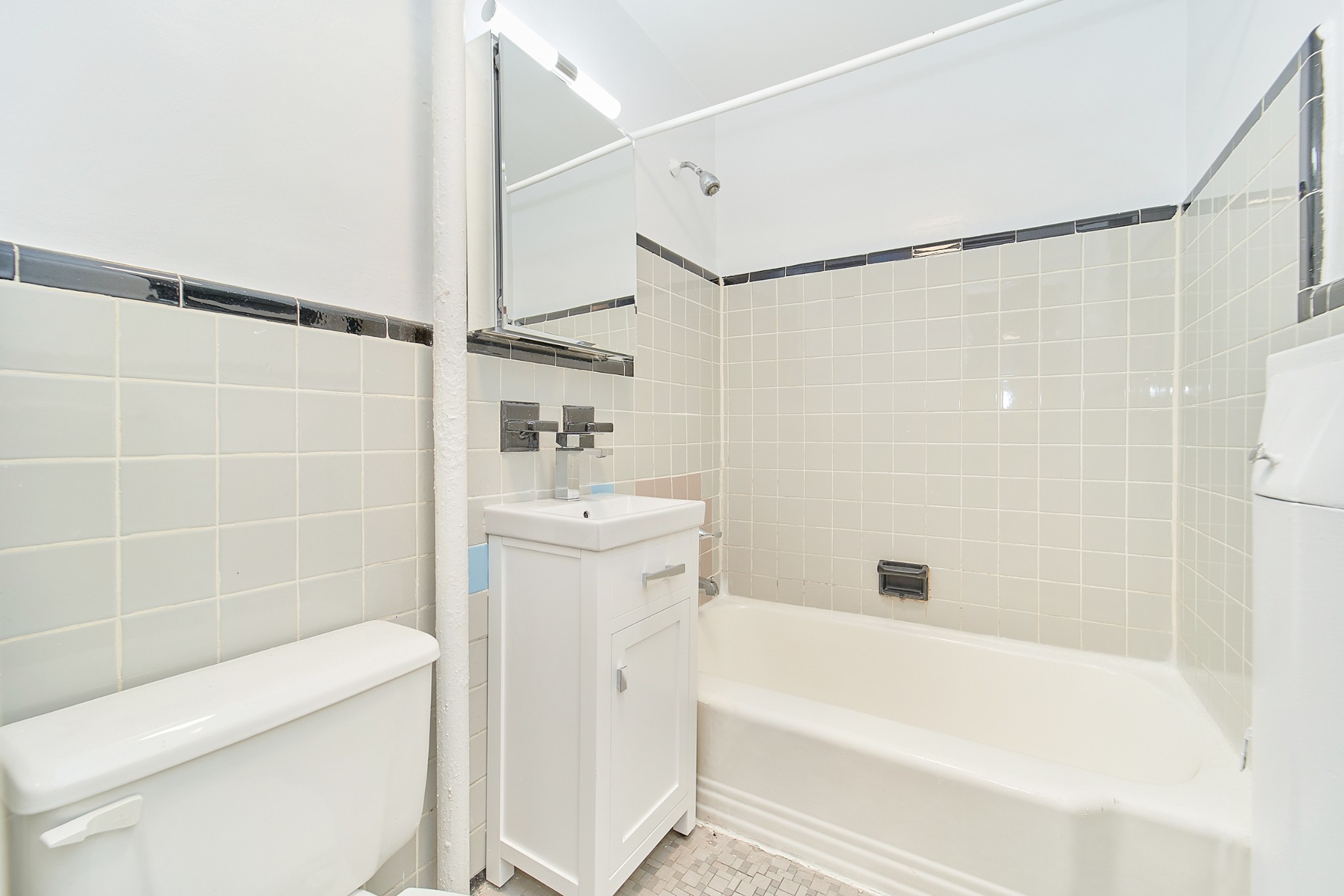 353 West 44th Street 2C Clinton New York NY 10036