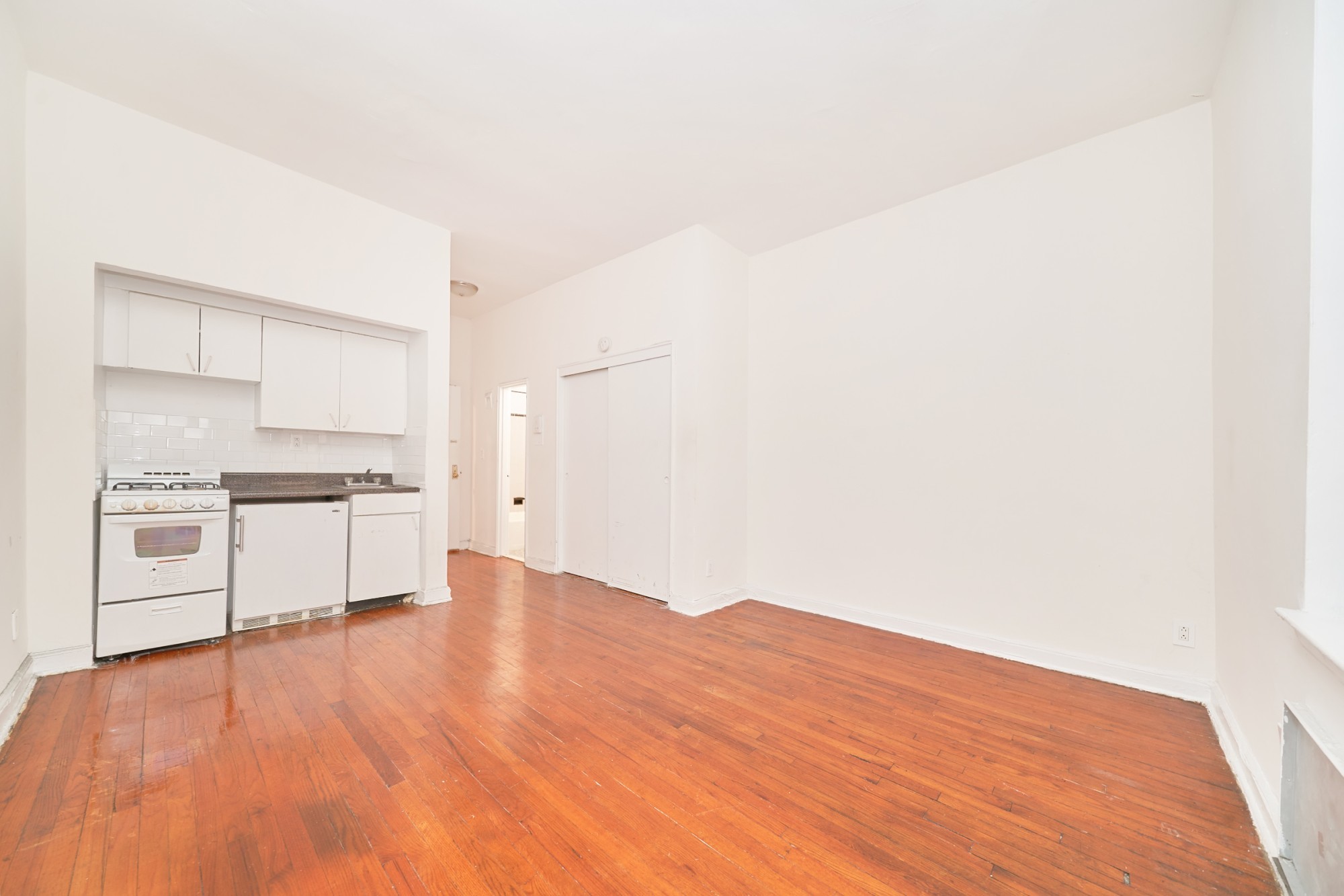 400 West 45th Street 3G Clinton New York NY 10036