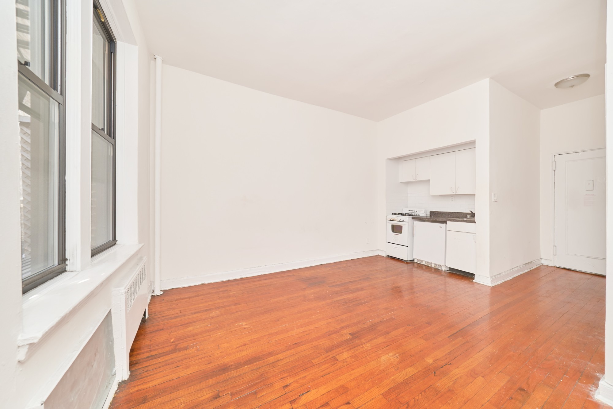 400 West 45th Street 3G Clinton New York NY 10036