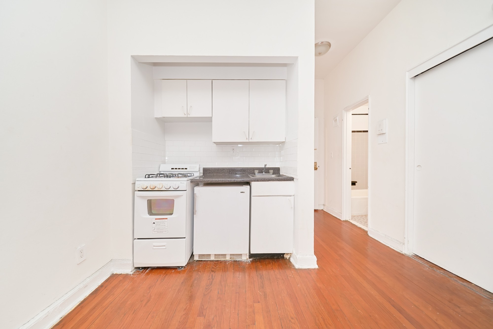 400 West 45th Street 3G Clinton New York NY 10036