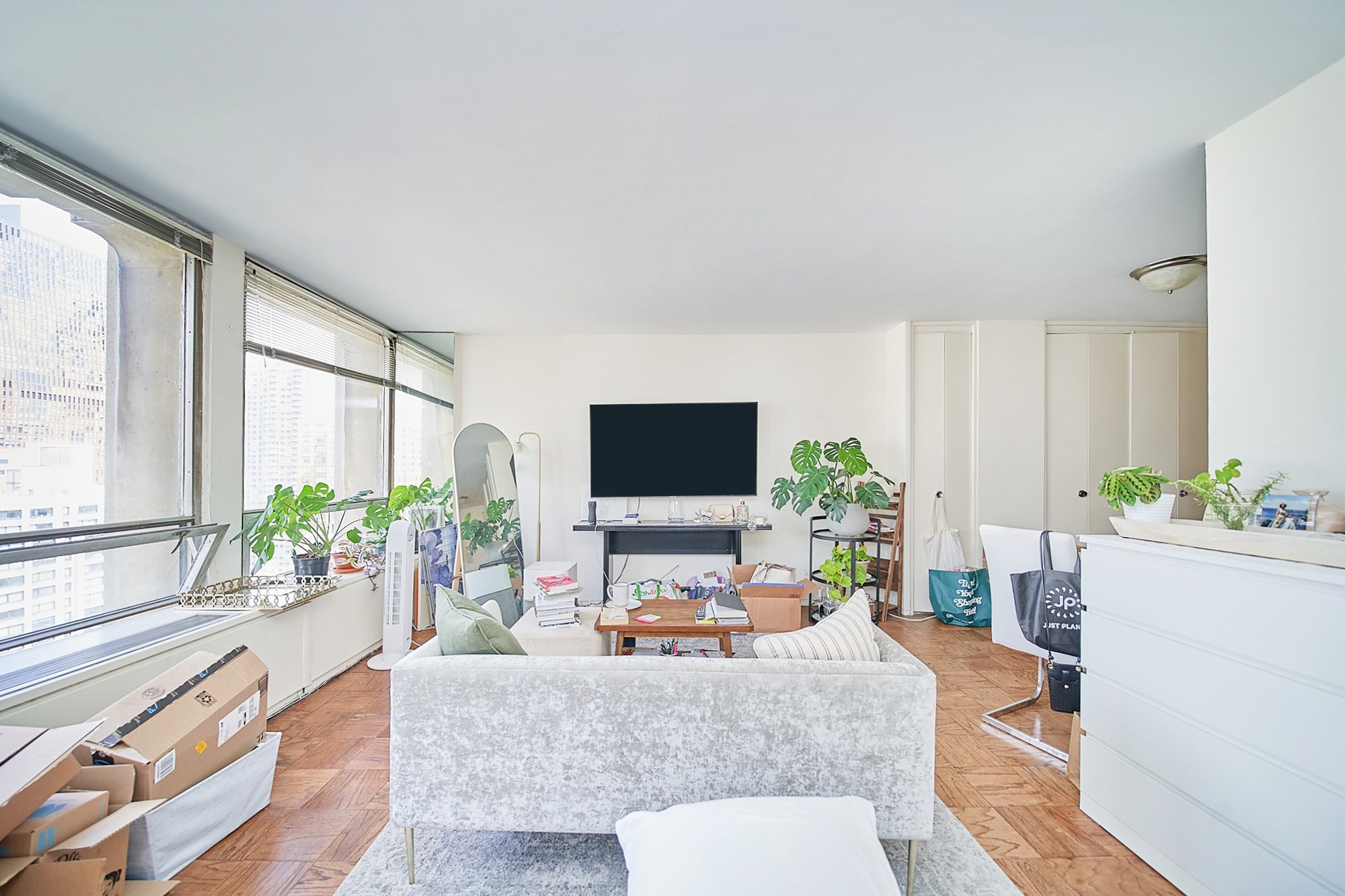 300 East 33rd Street 16G Kips Bay New York NY 10016