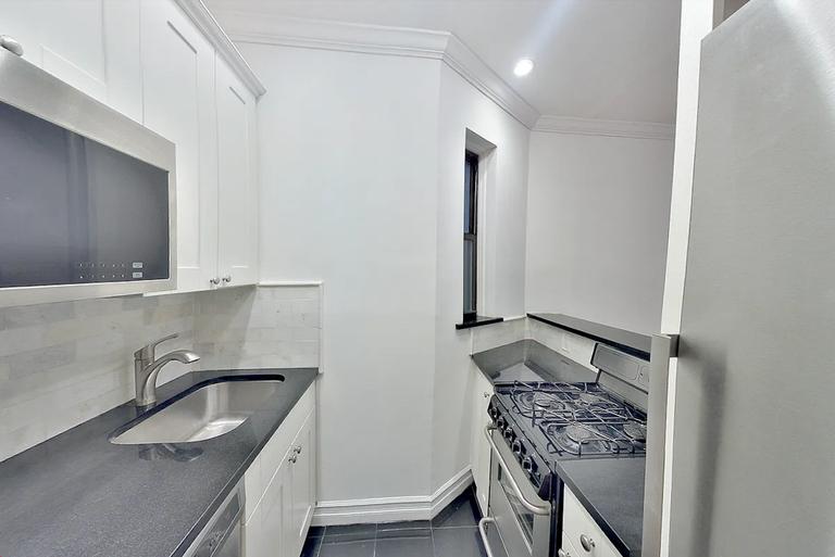 886 Tenth Avenue 3A Clinton New York NY 10019