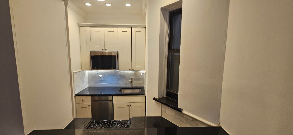 886 Tenth Avenue 3A Clinton New York NY 10019