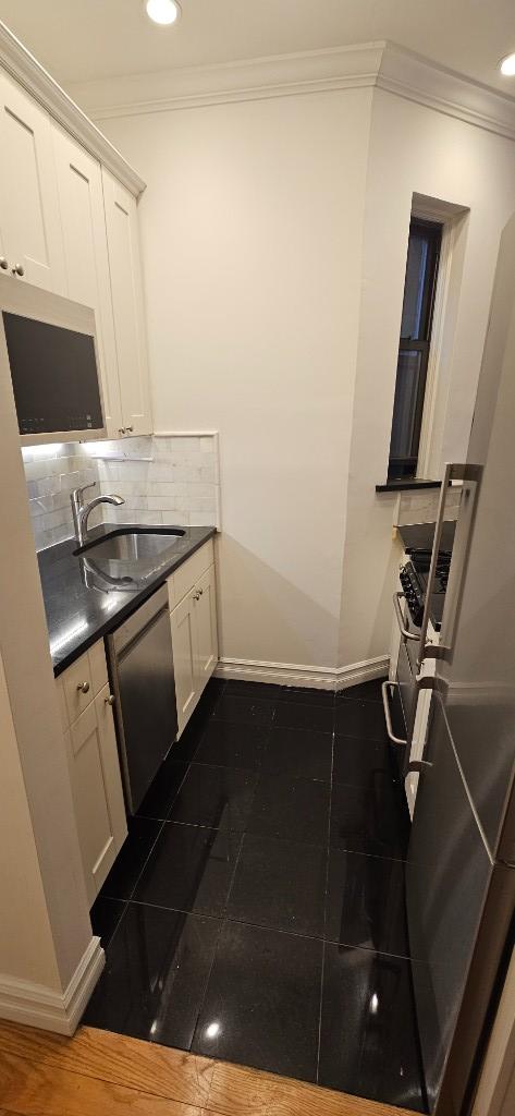 886 Tenth Avenue 3A Clinton New York NY 10019