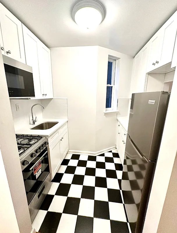 886 Tenth Avenue 4A Clinton New York NY 10019