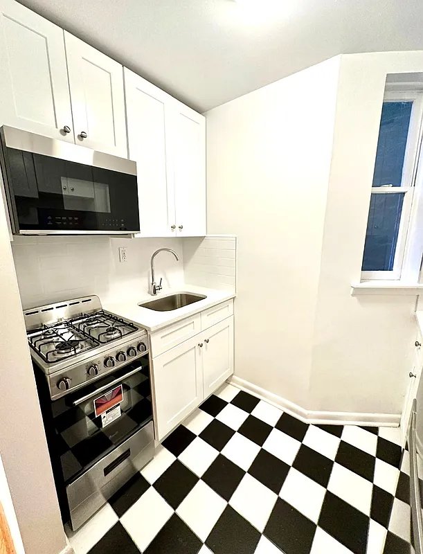 886 Tenth Avenue 4A Clinton New York NY 10019