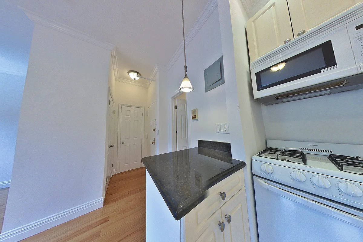28 West 90th Street 4R Upper West Side New York NY 10024