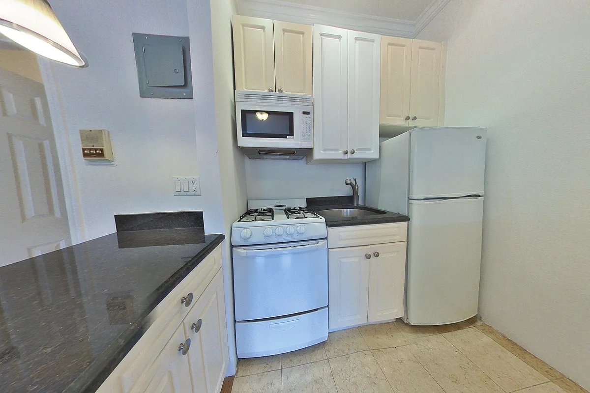 28 West 90th Street 4R Upper West Side New York NY 10024
