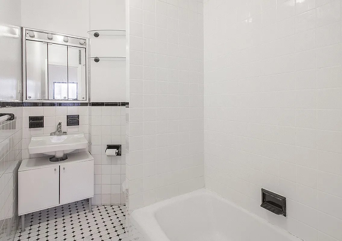 28 West 90th Street 4R Upper West Side New York NY 10024