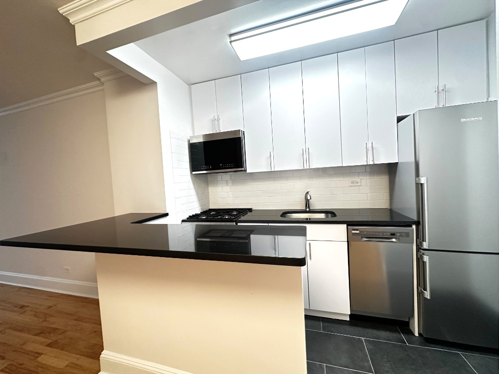 442 West 57th Street 4G Clinton New York NY 10019