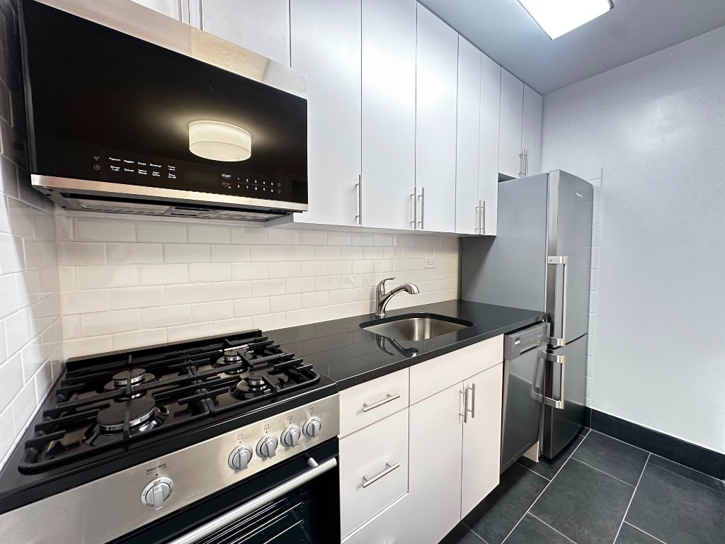 442 West 57th Street 4G Clinton New York NY 10019