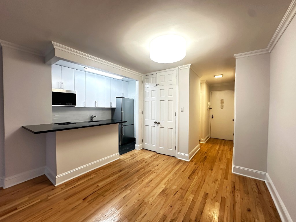 442 West 57th Street 4G Clinton New York NY 10019