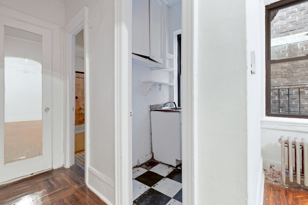 342 West 56th Street 6E Clinton New York NY 10019