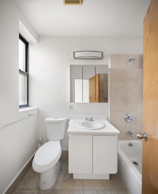 323 East 90th Street 2W Upper East Side New York NY 10128