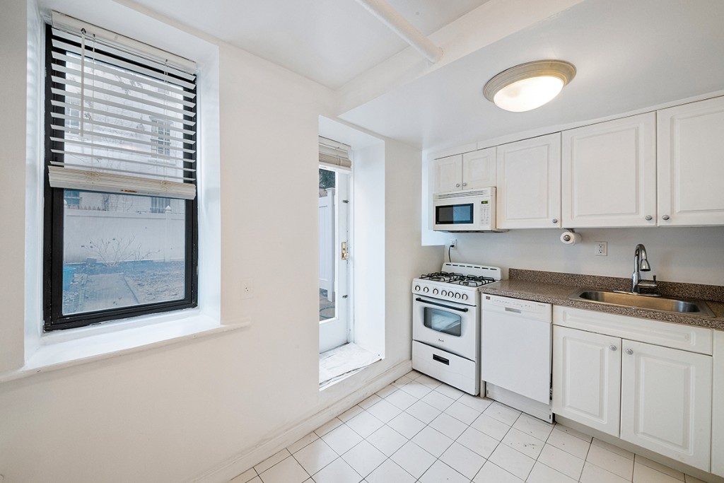 323 East 90th Street 1RW Upper East Side New York NY 10128