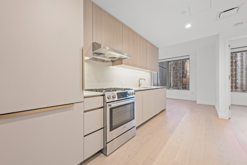 3 Court Square 2805 Long Island City Queens NY 11101
